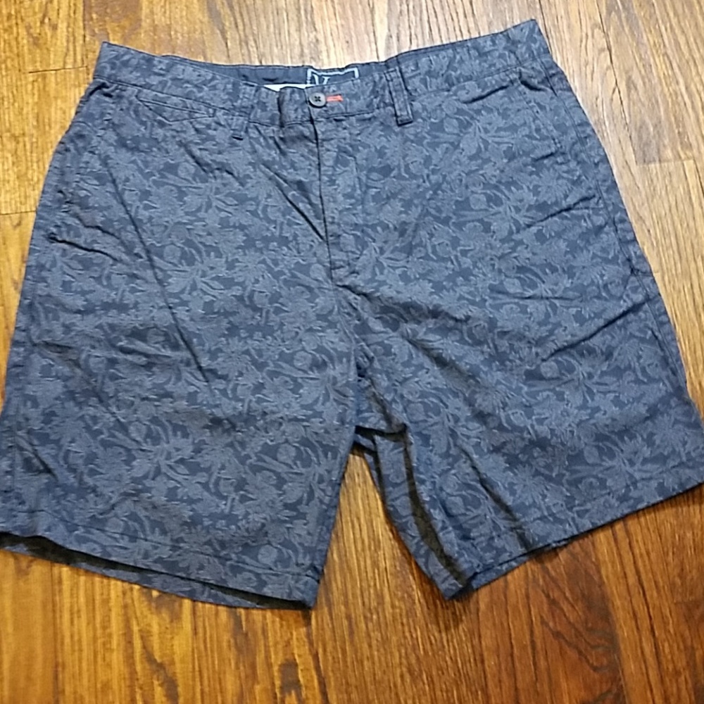 (36)Vineyard Place Cotton Twill Shorts